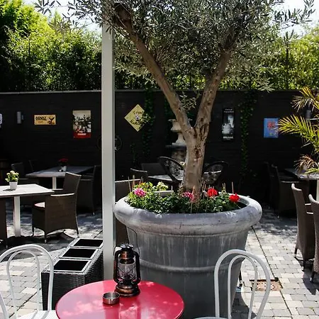 & Foodbar Atelier 84 Hotel 3*